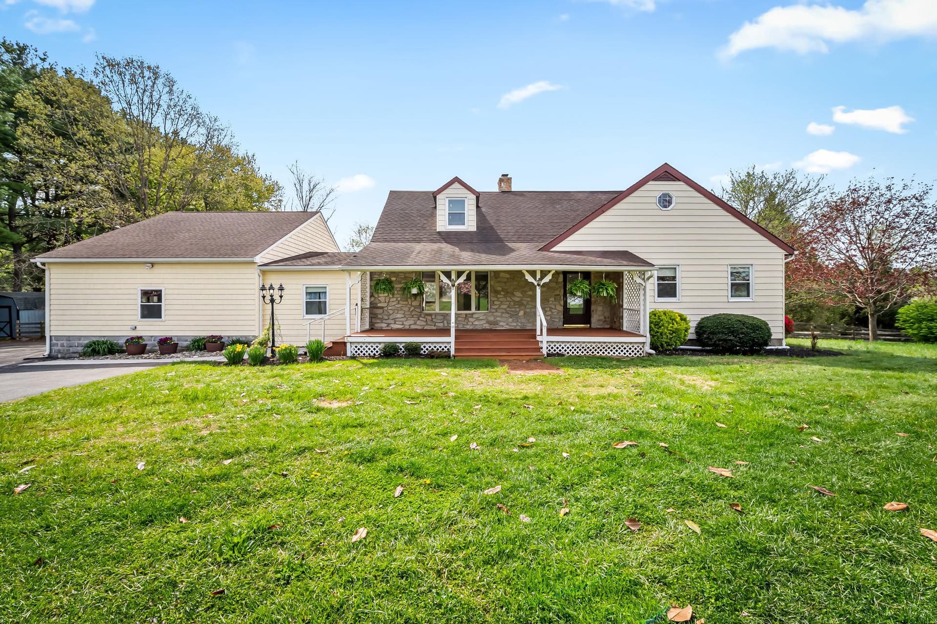 2619 Bradenbaugh Road photo 1