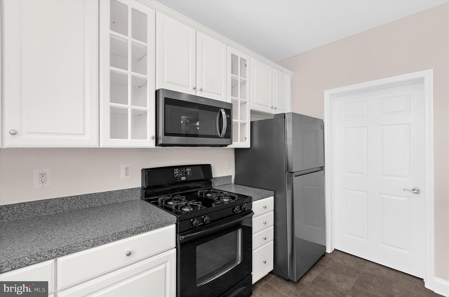 1815 Selvin Drive #204 photo 17