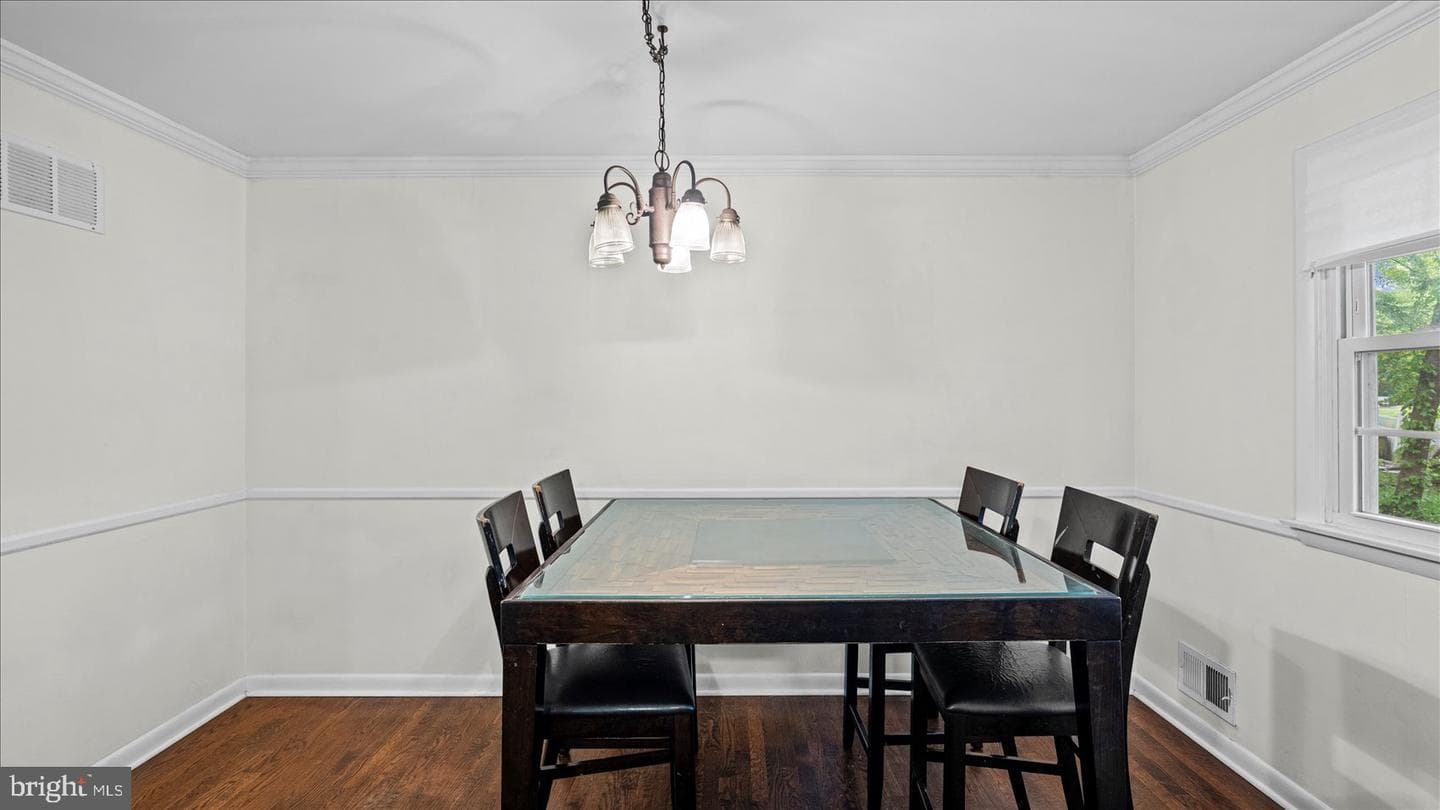 1512 Steeplechase Drive photo 15