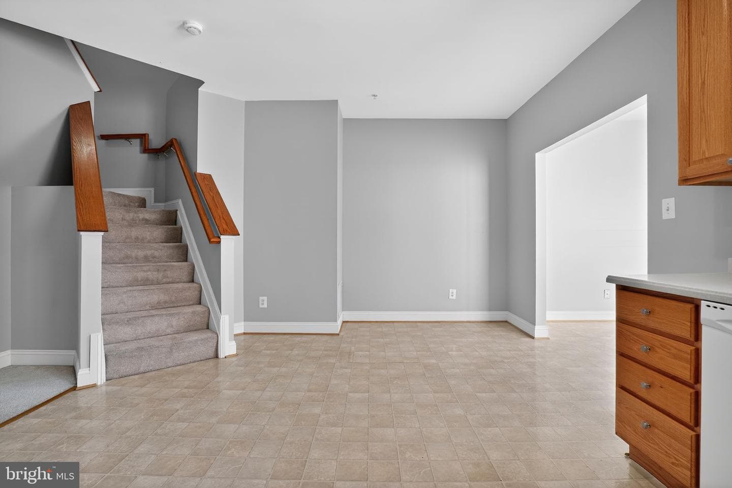 627 Berwick Court photo 11