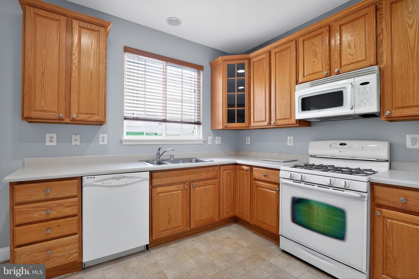627 Berwick Court photo 7