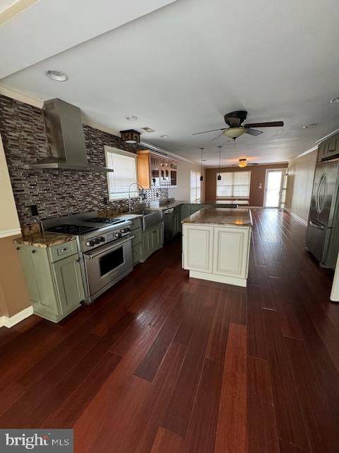561 Pennington Ave photo 3