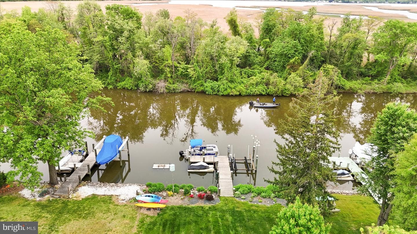 24 Neptune Drive photo 57