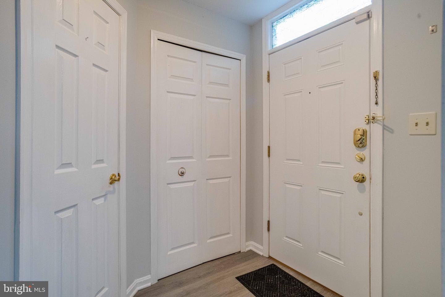 1143 Robin Hill Court photo 3