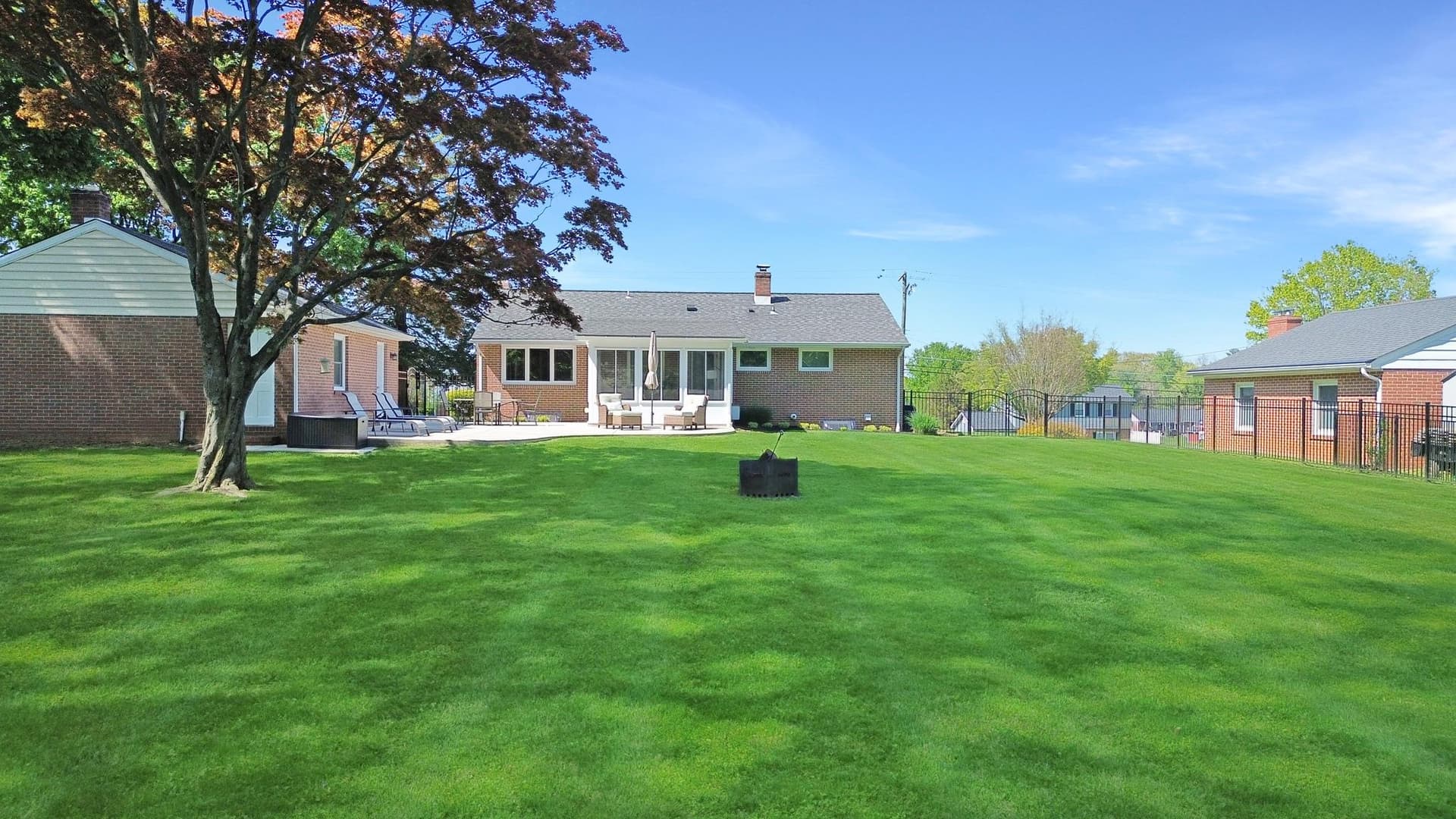 407 Plumtree Road photo 32