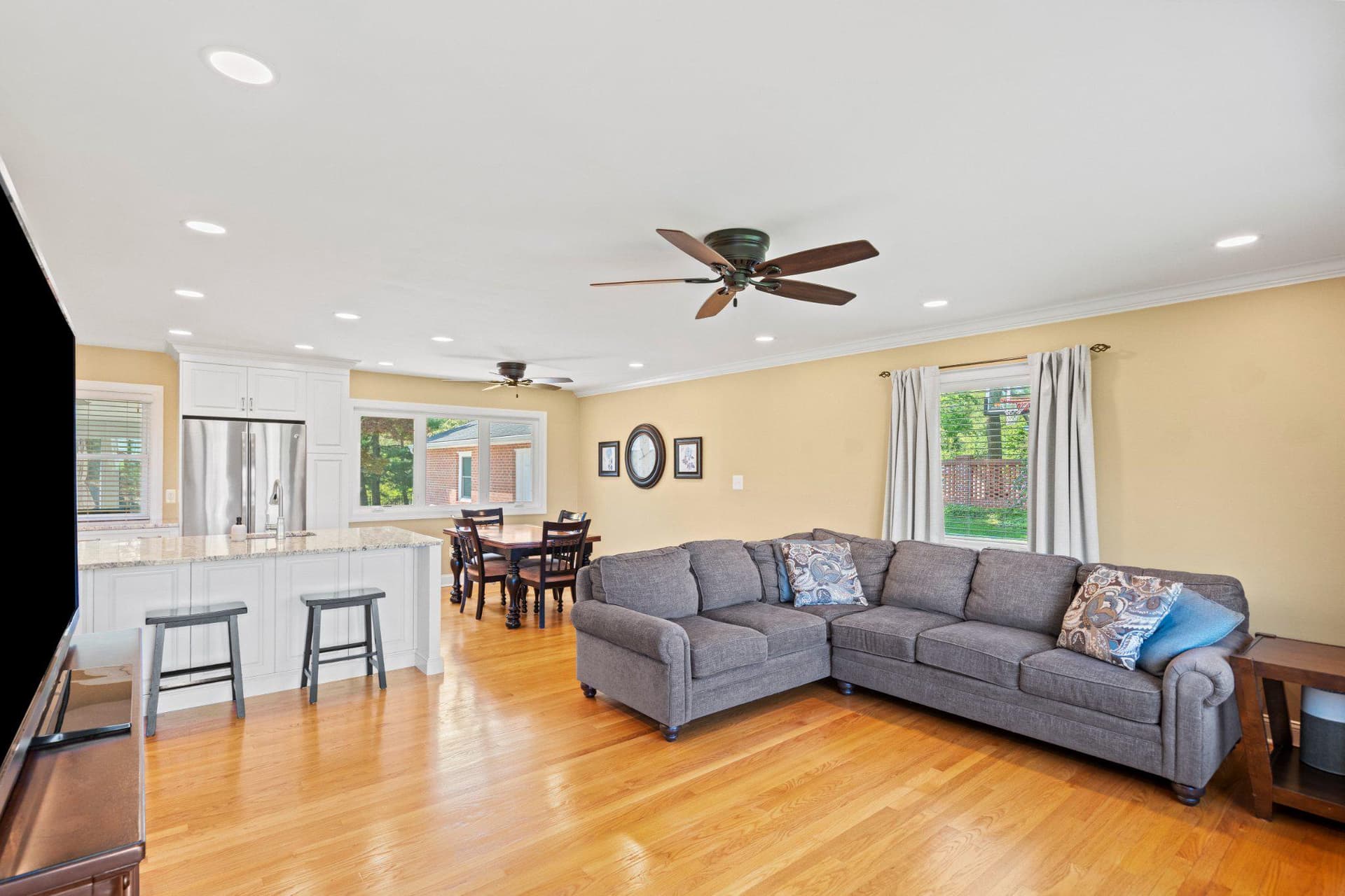 407 Plumtree Road photo 5