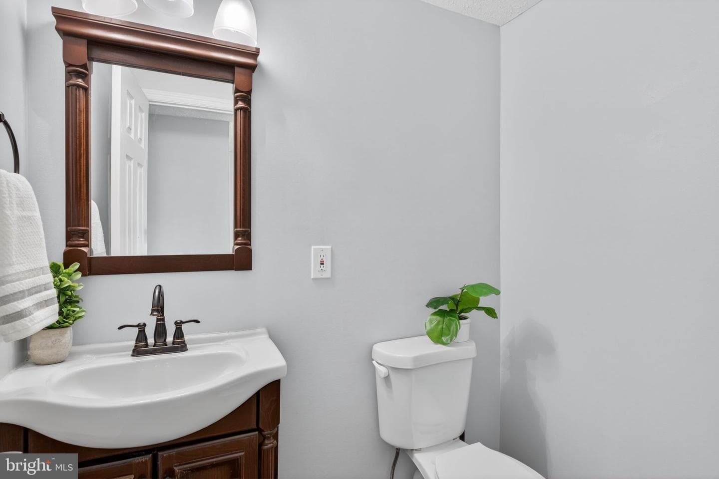 1721 Beechbank Way photo 6