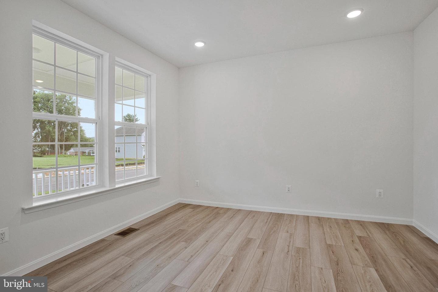 1607 Shady Tree Court photo 10