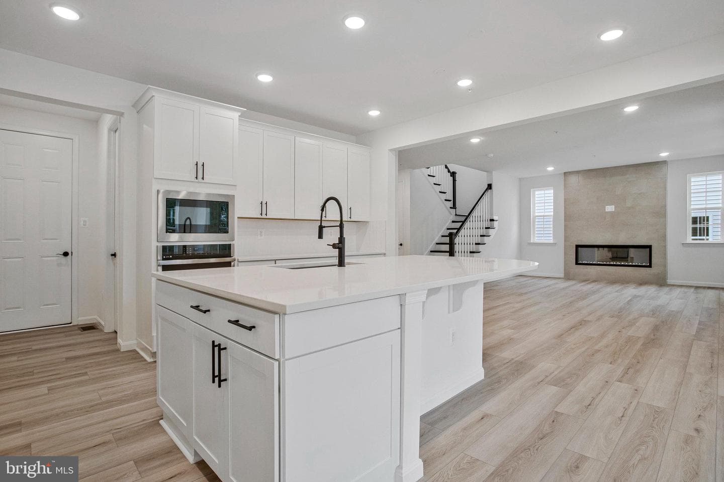 1607 Shady Tree Court photo 24