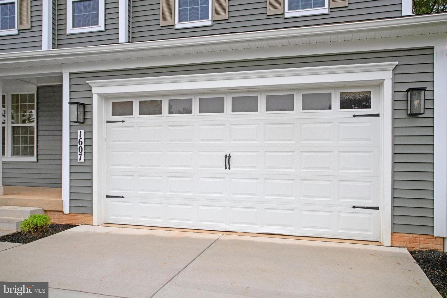 1607 Shady Tree Court photo 4