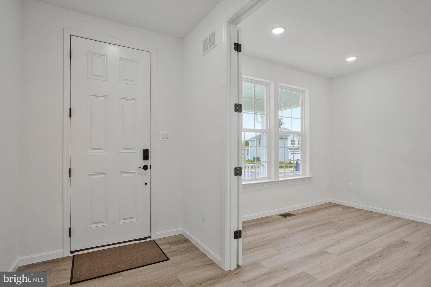 1607 Shady Tree Court photo 9