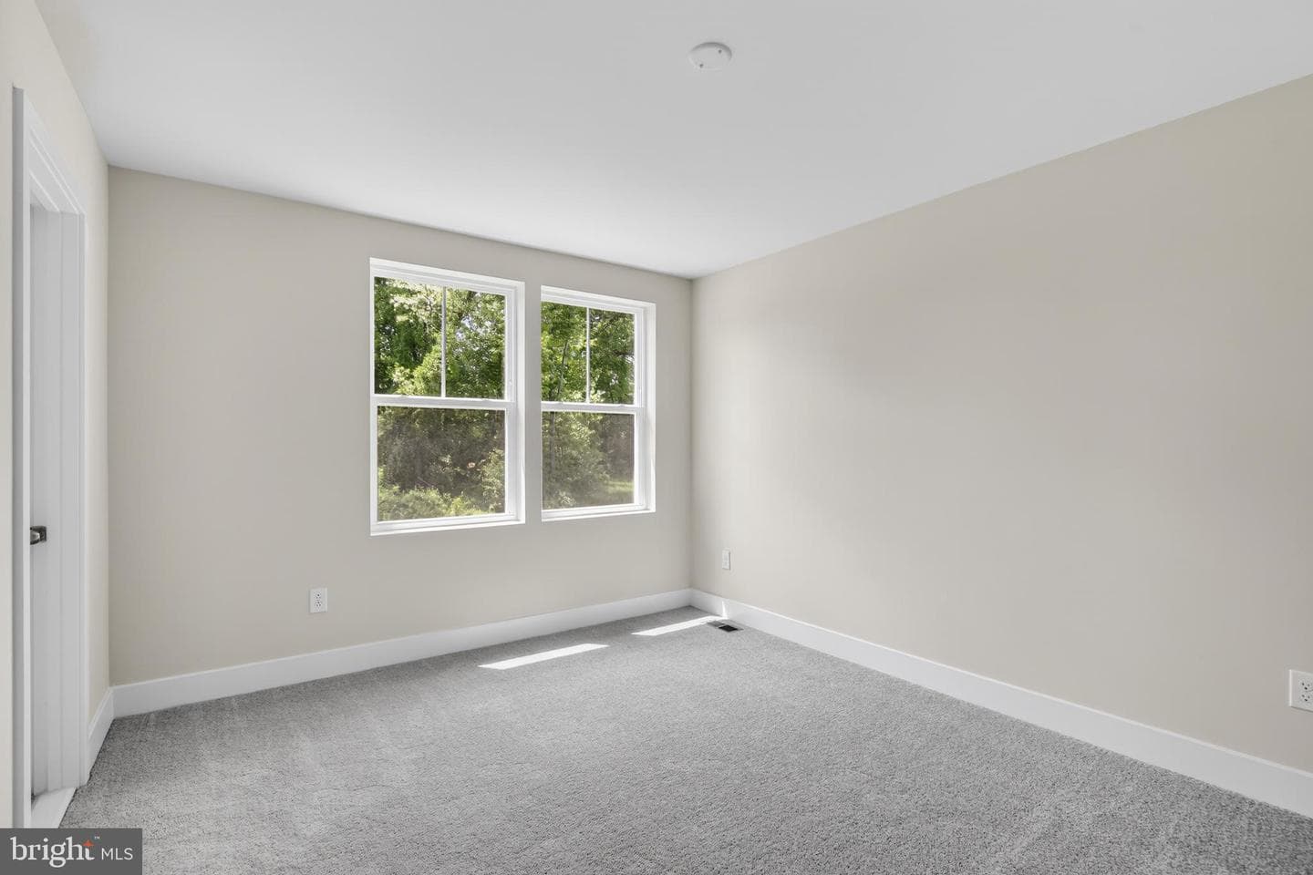 339 Hackley Drive photo 10