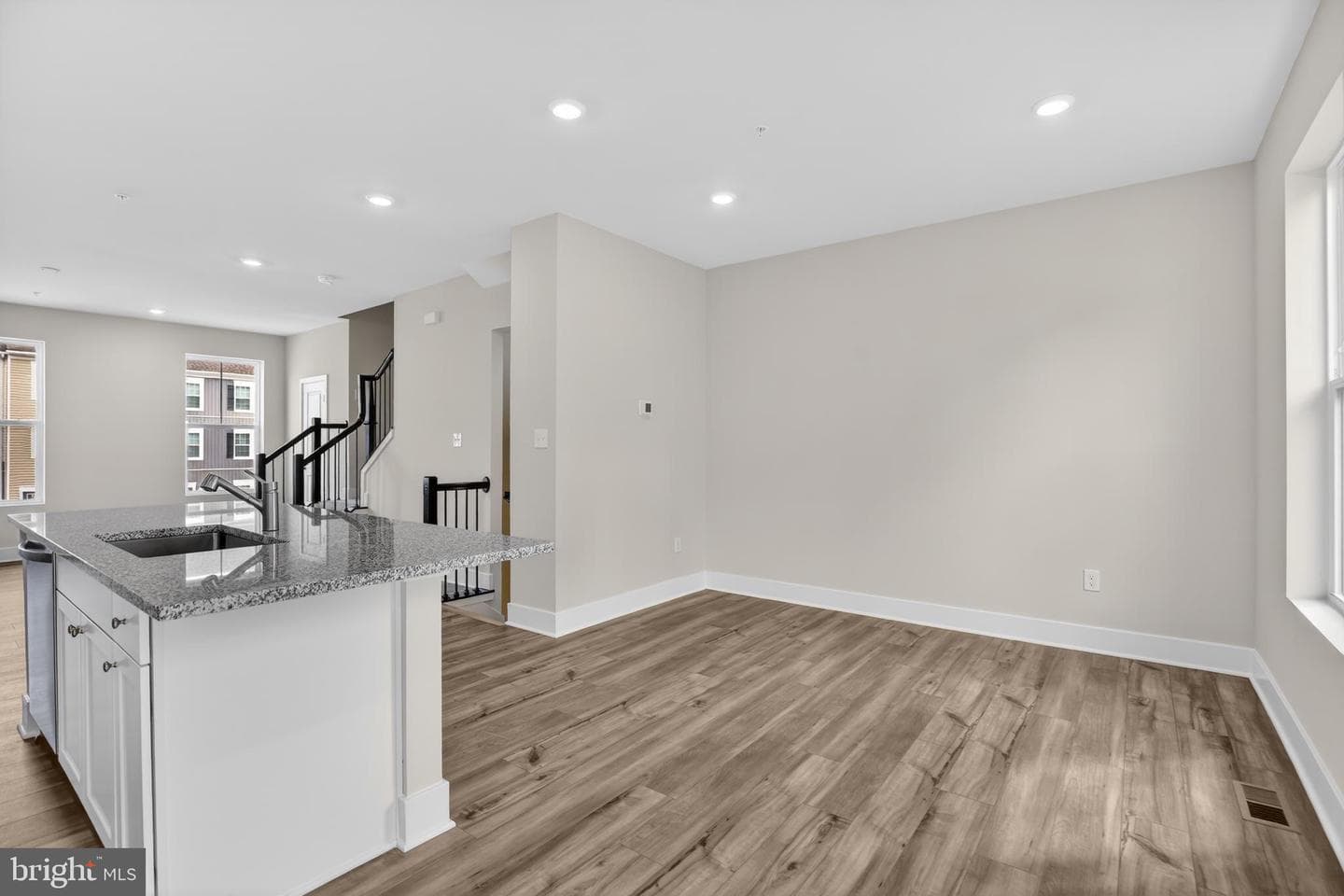 339 Hackley Drive photo 9