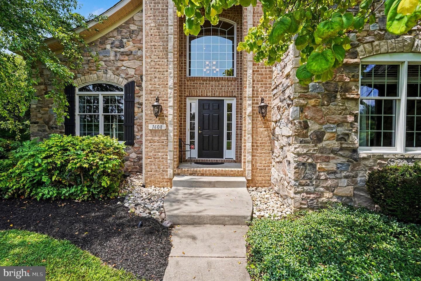 1608 Angleside Road photo 2