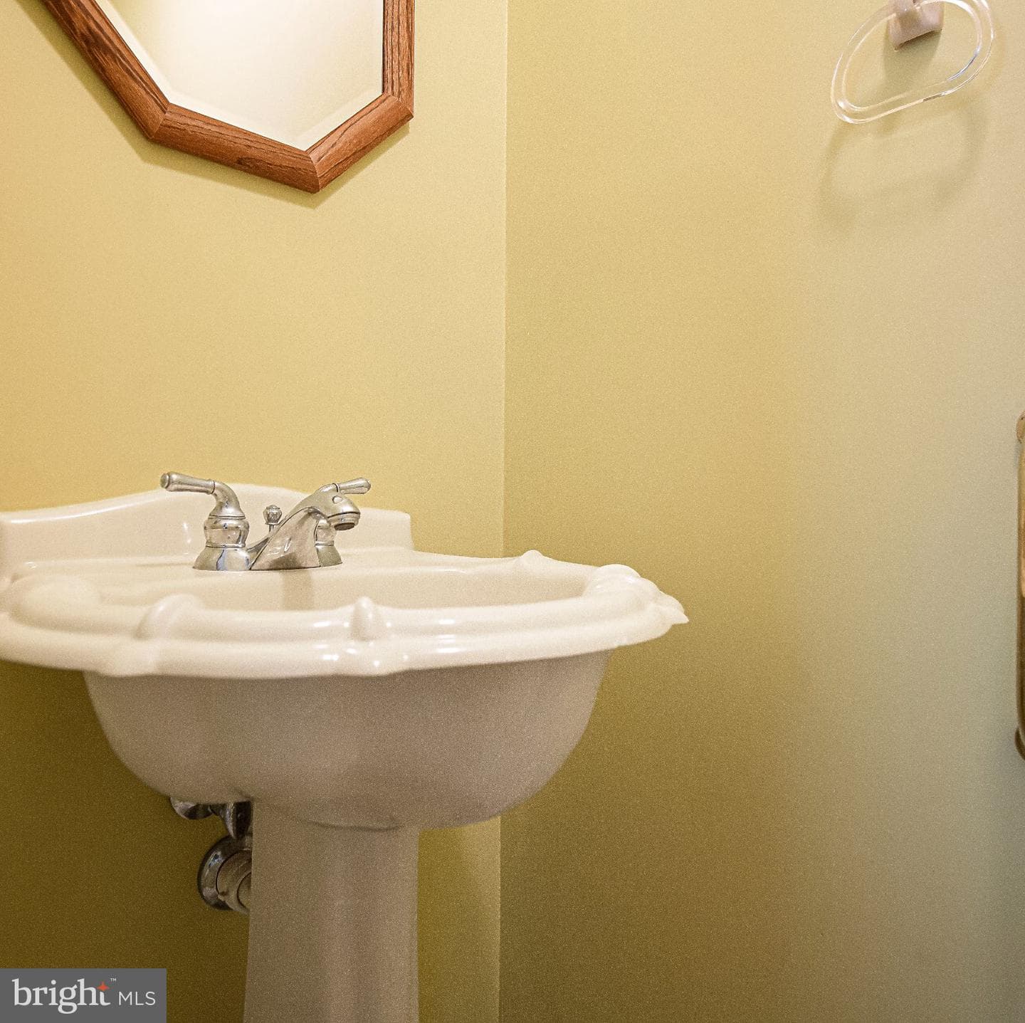 711 Gilbert Road photo 11