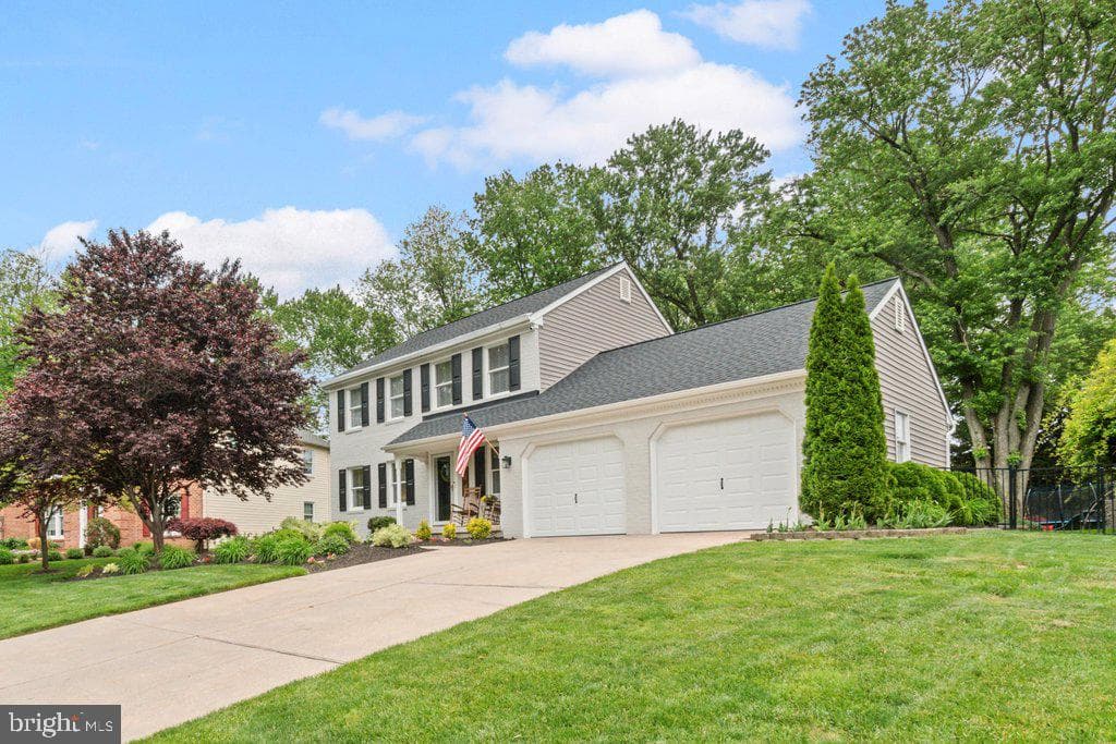 703 Macphail Court N photo 3