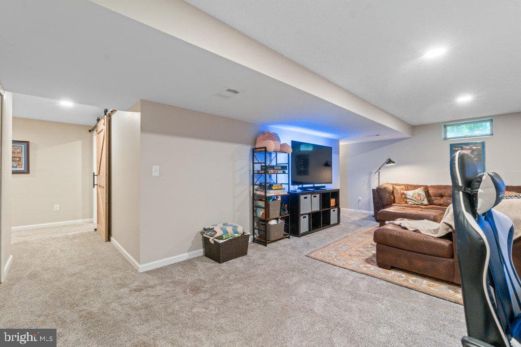 703 Macphail Court N photo 43