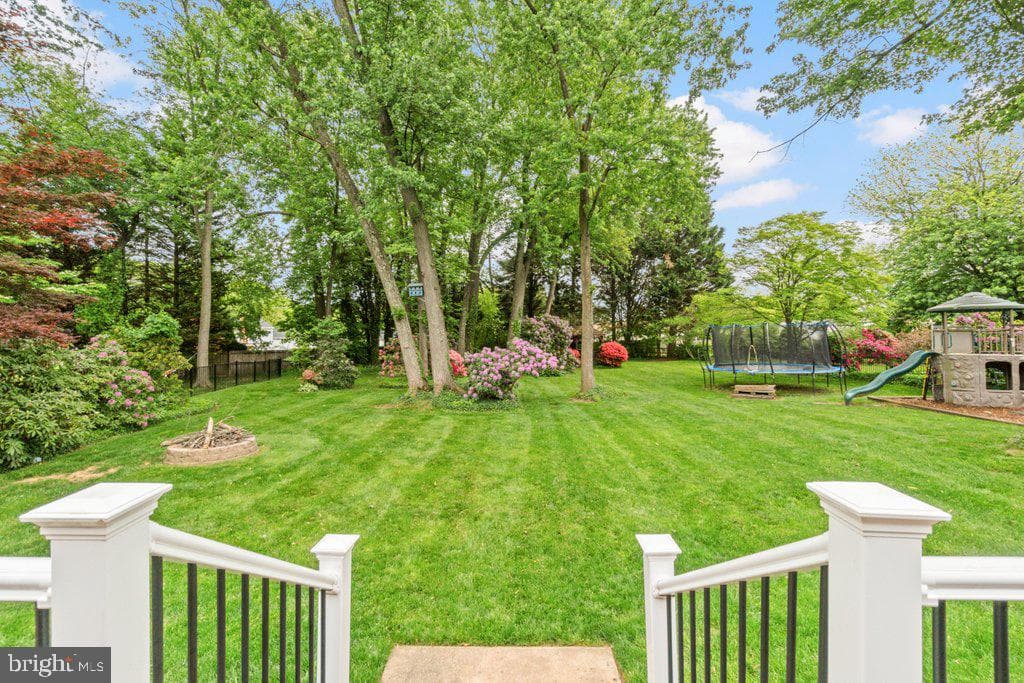 703 Macphail Court N photo 52