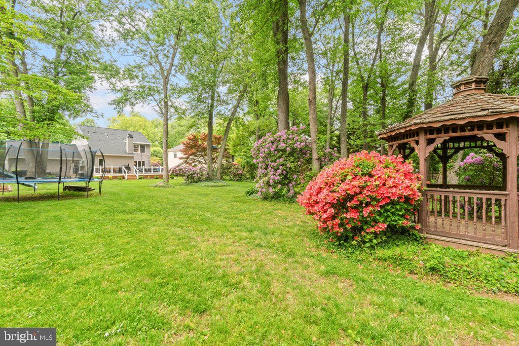 703 Macphail Court N photo 57