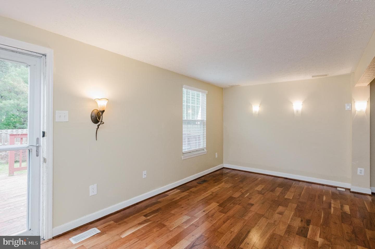 1829 Queen Anne Square photo 19
