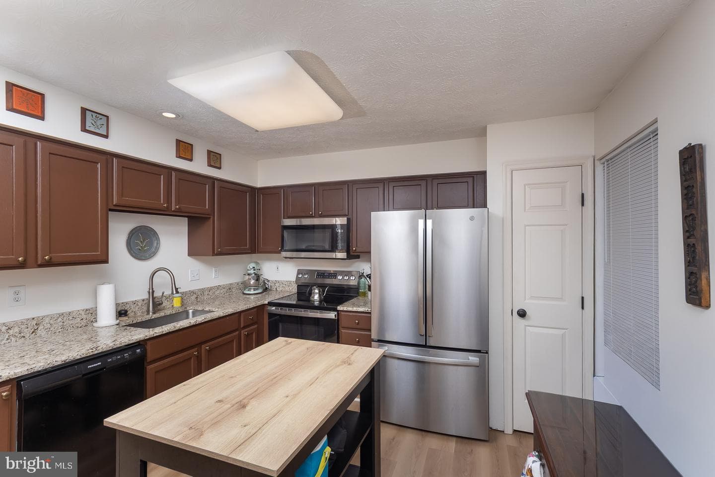 1069 Jeanett Way photo 5