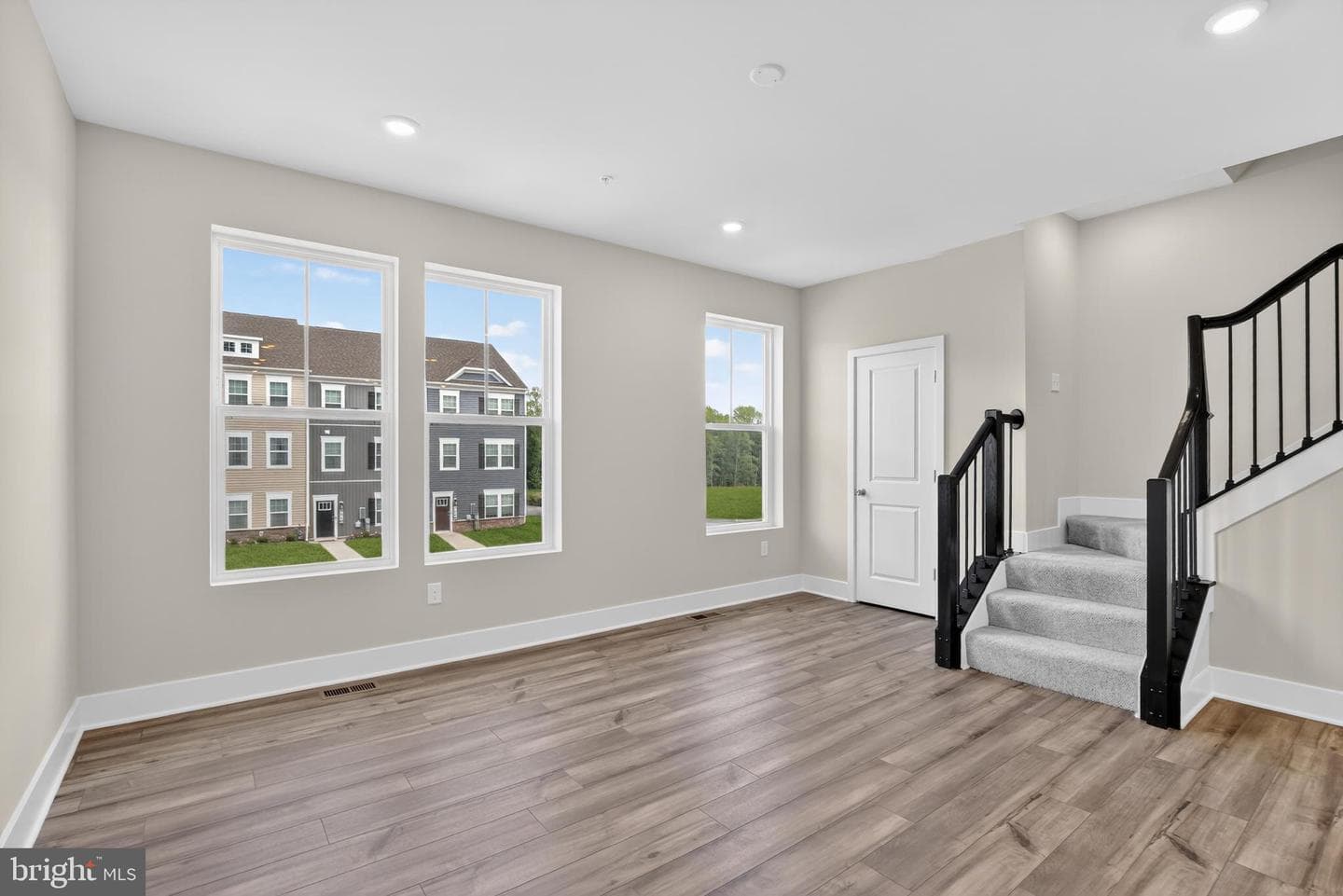 337 Hackley Drive photo 8