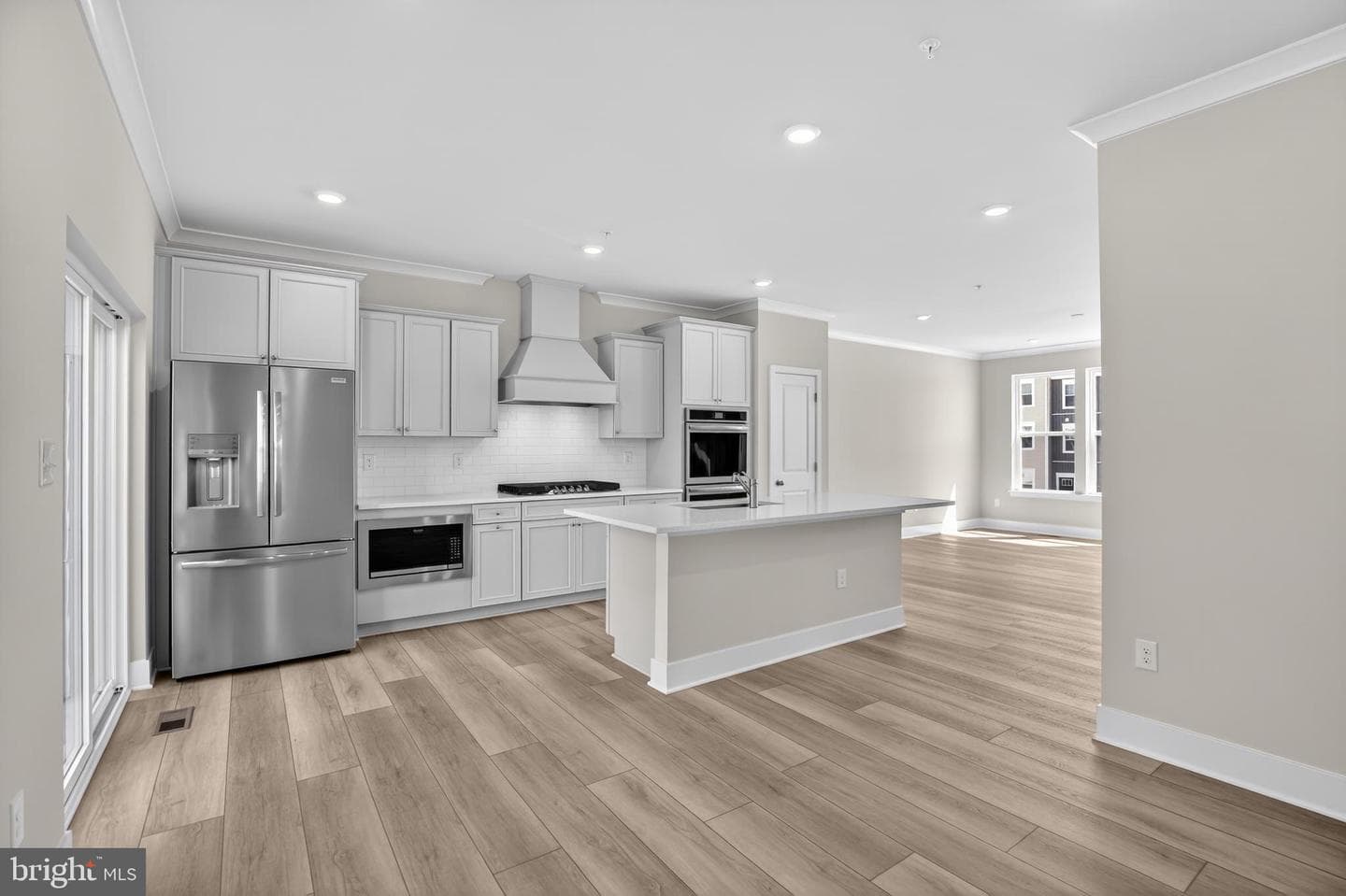 331 Hackley Drive photo 6