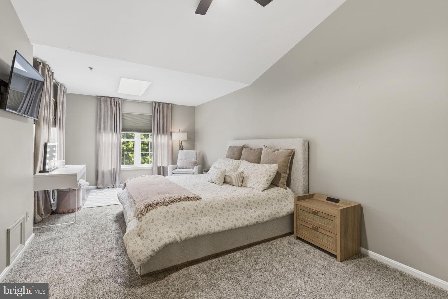 587 Kirkcaldy Way photo 20