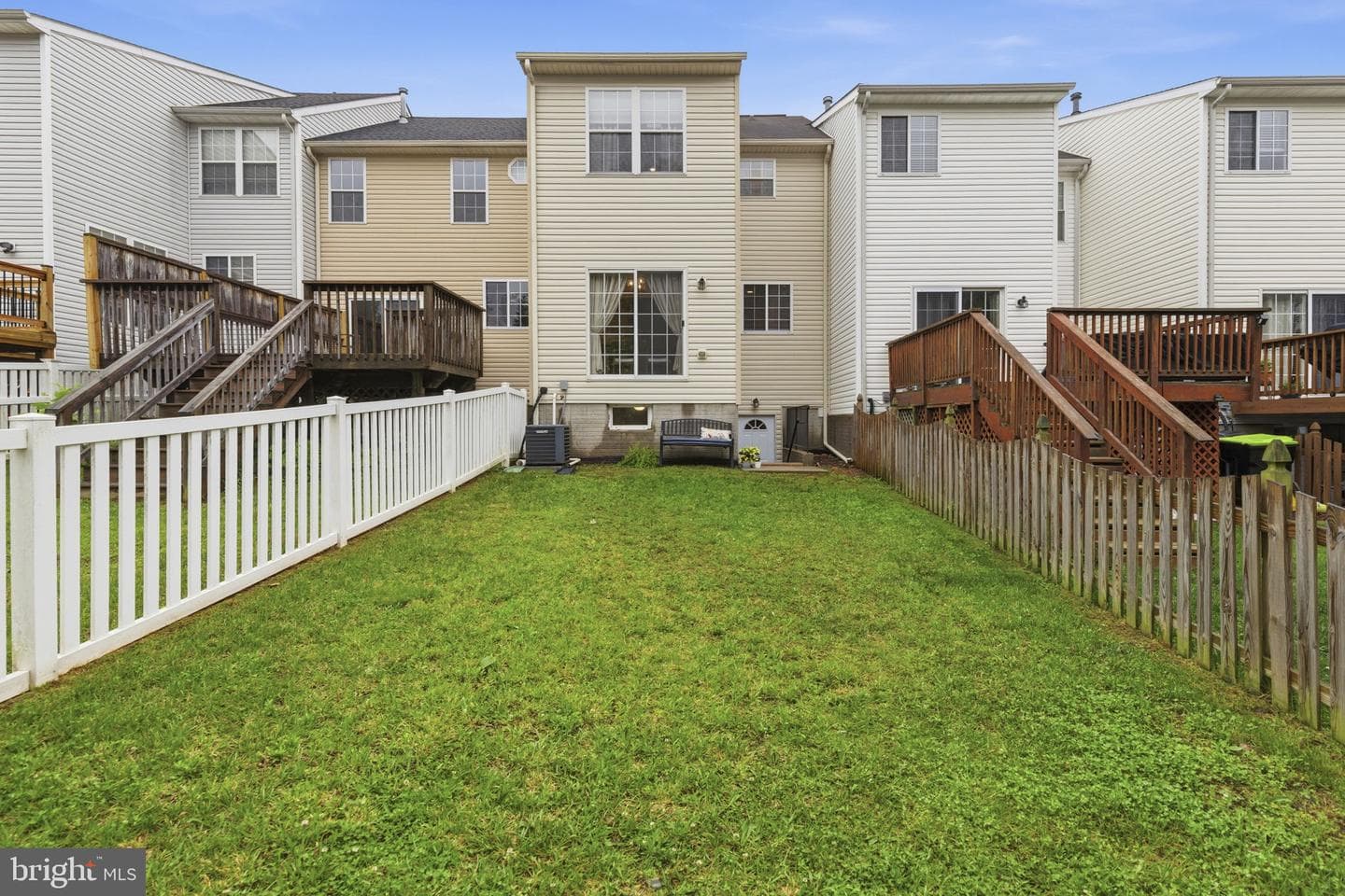 587 Kirkcaldy Way photo 36