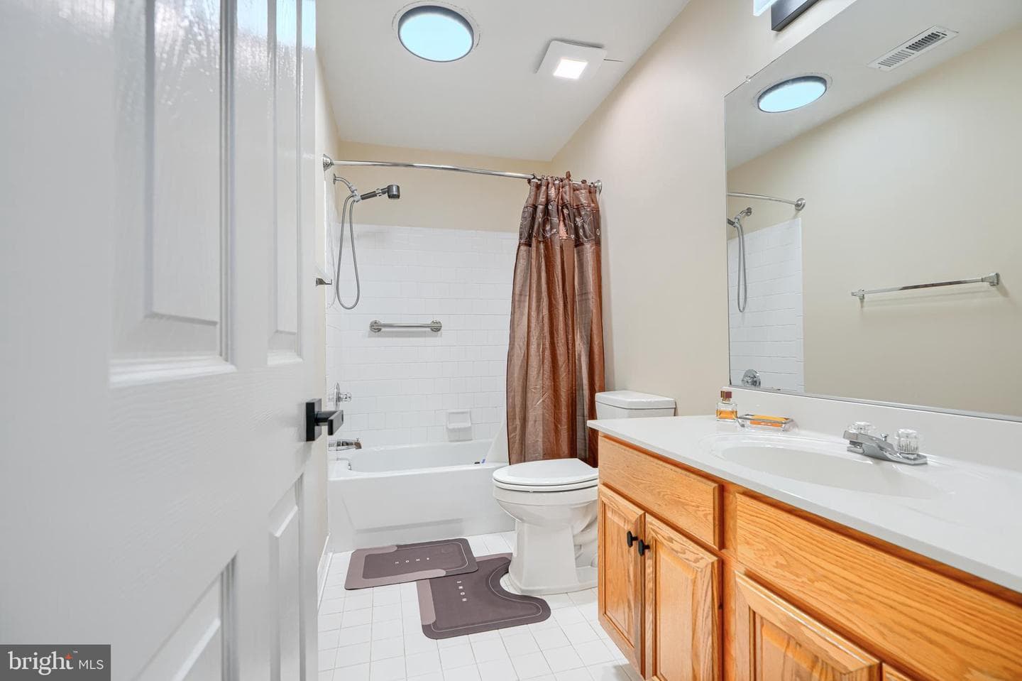704 Greenglade Court photo 16
