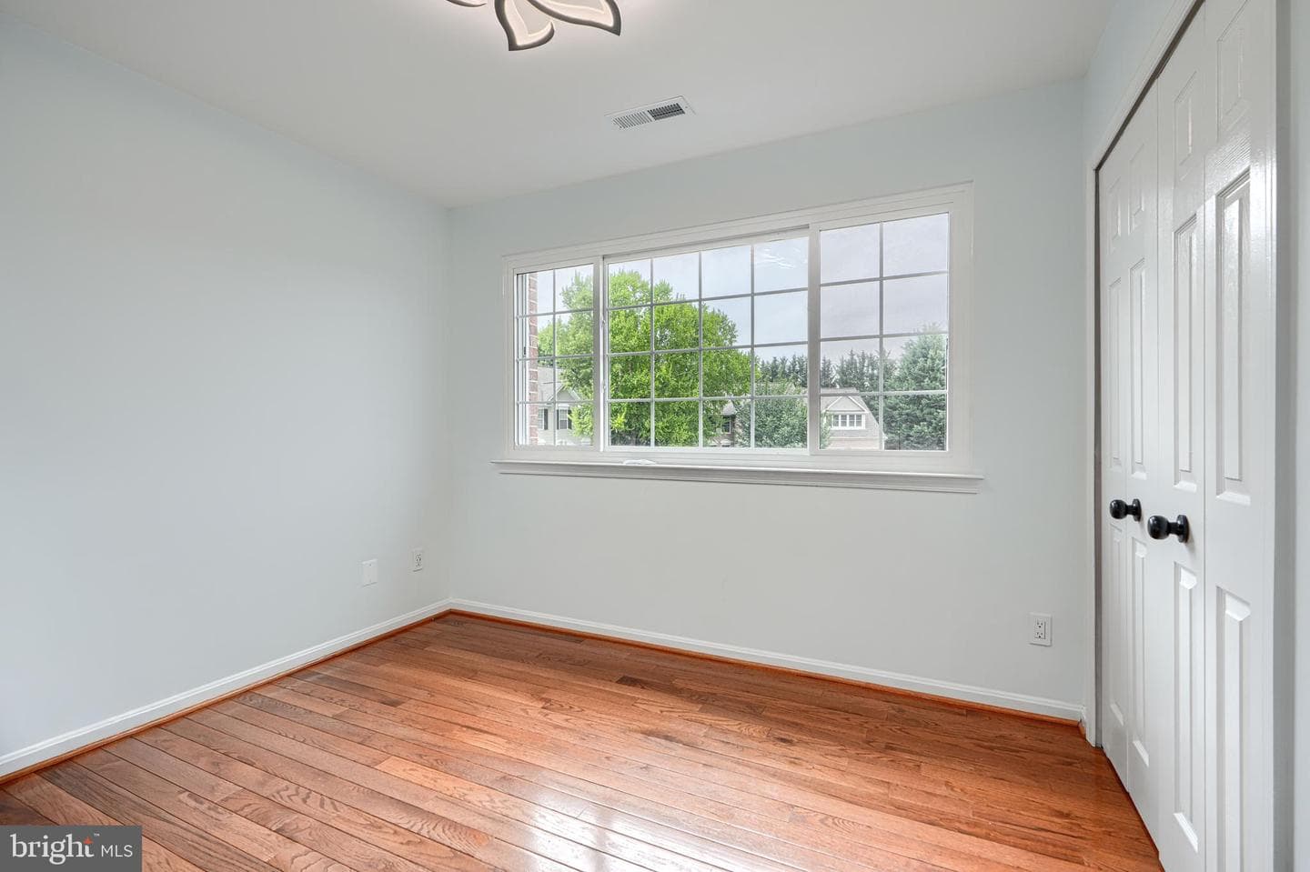 704 Greenglade Court photo 18