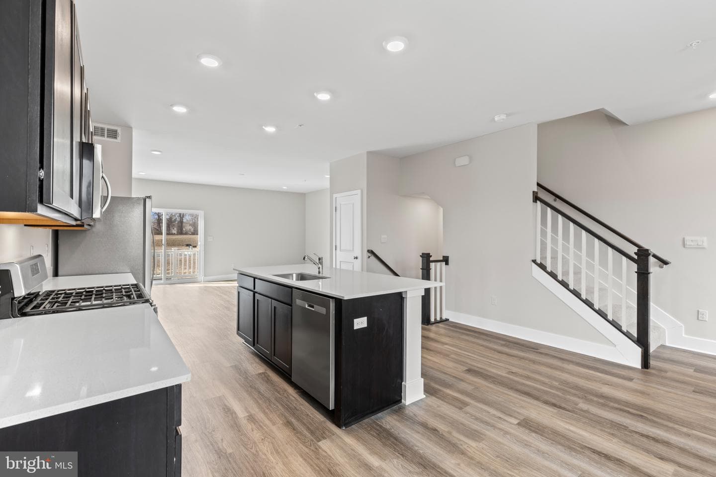 374 Hackley Drive photo 11