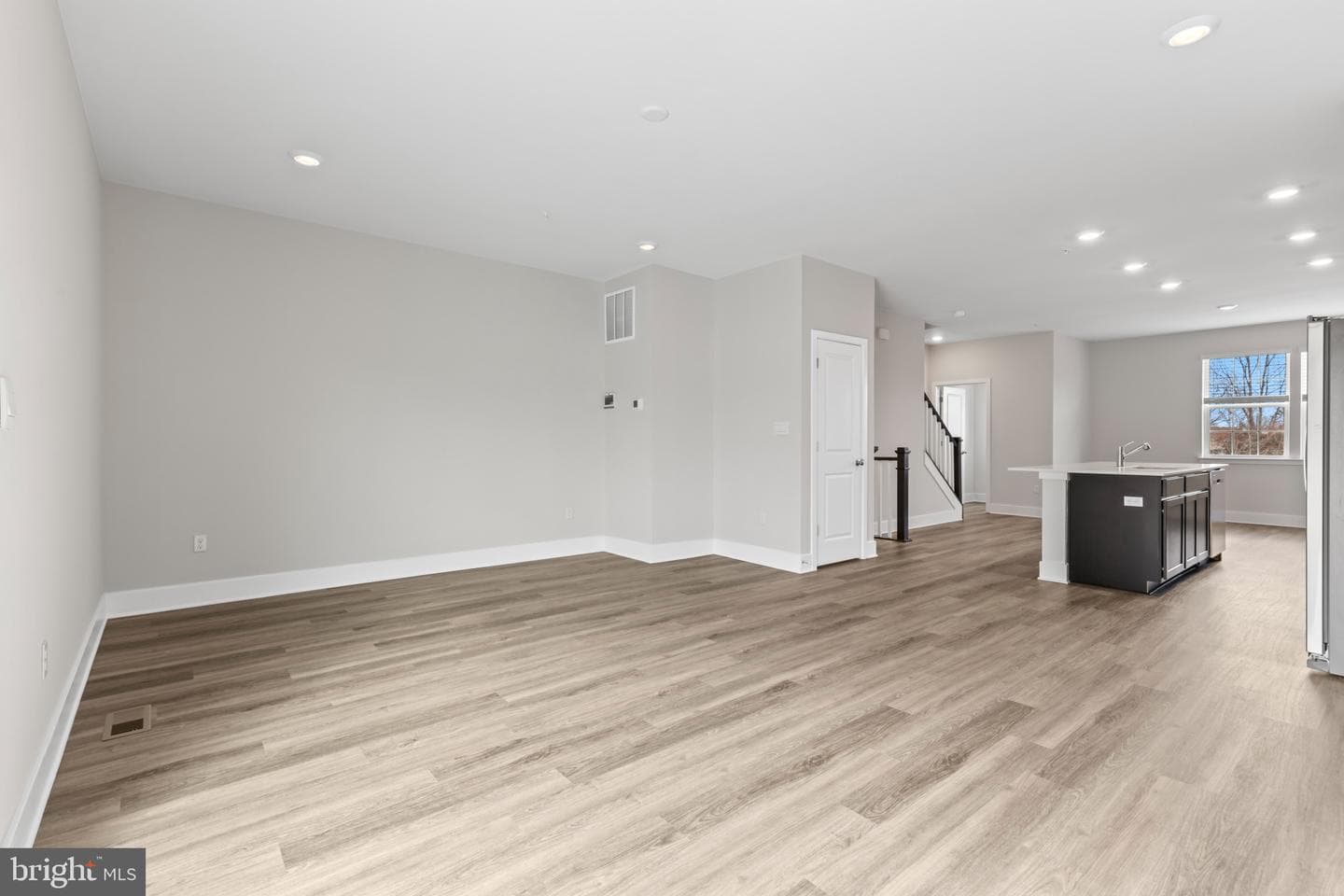 374 Hackley Drive photo 16