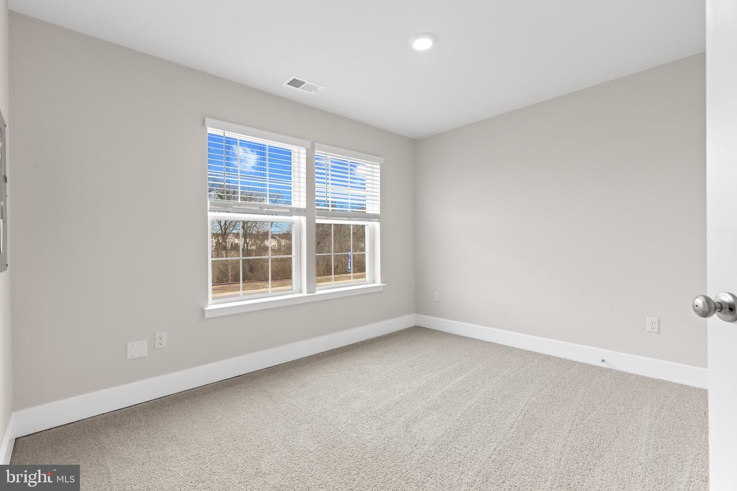 374 Hackley Drive photo 7