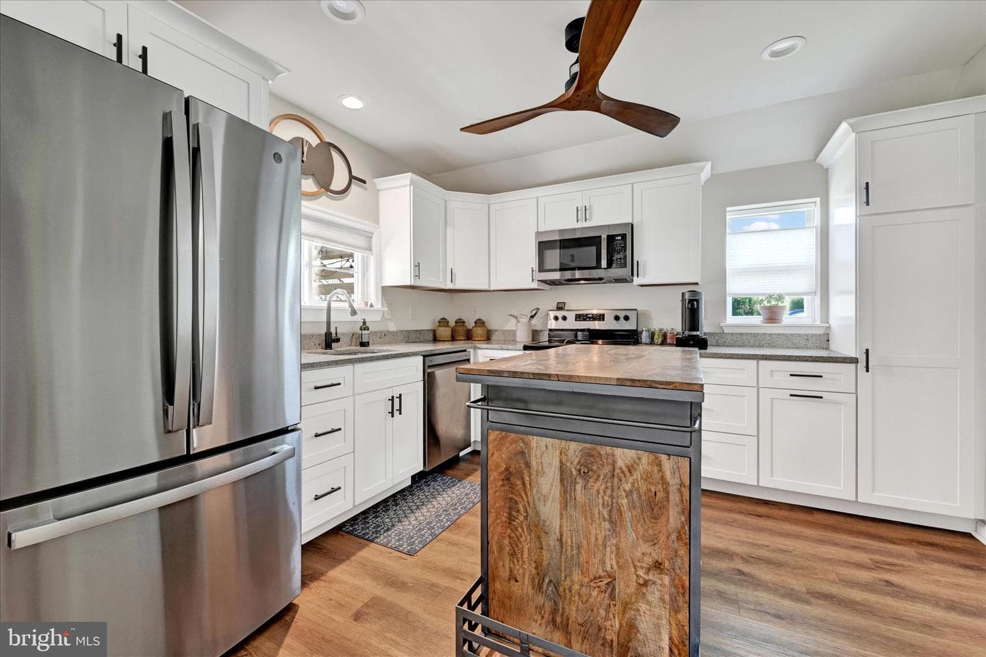 221 Thomas Street photo 35