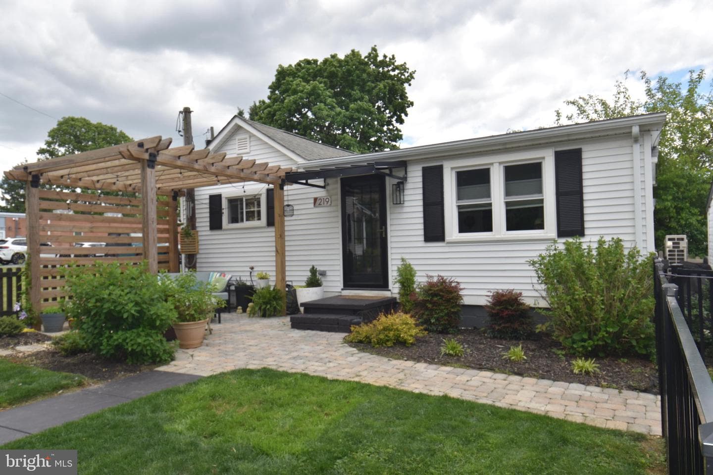 221 Thomas Street photo 46