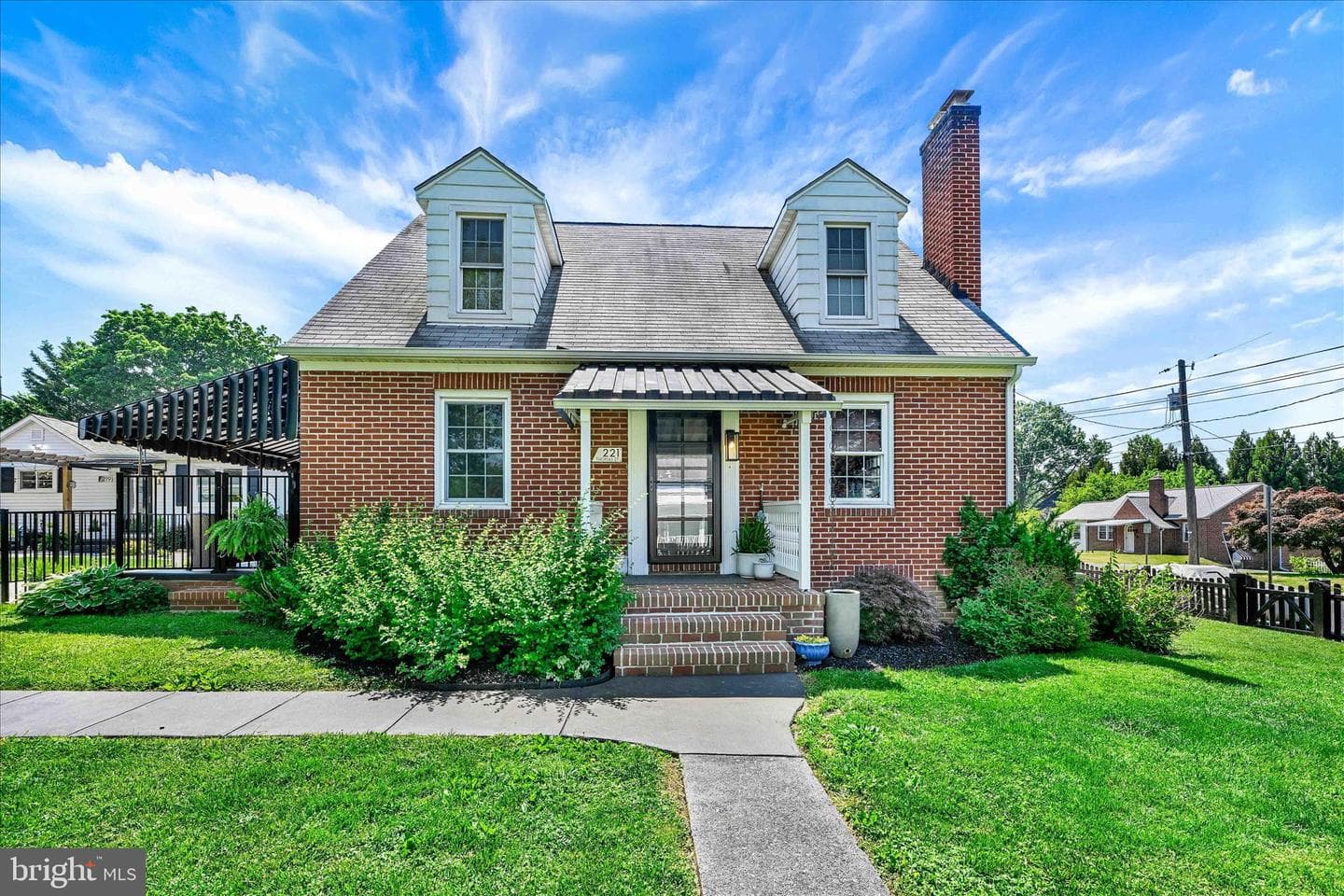 221 Thomas Street photo 5