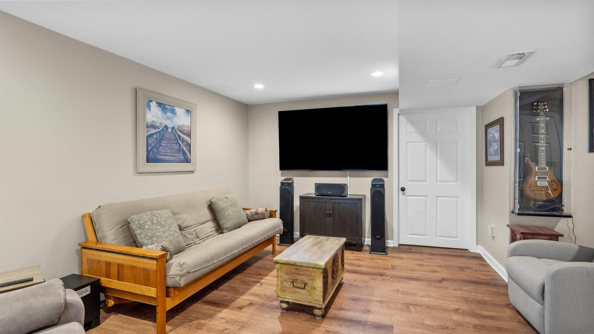 405 Devonshire Court photo 42