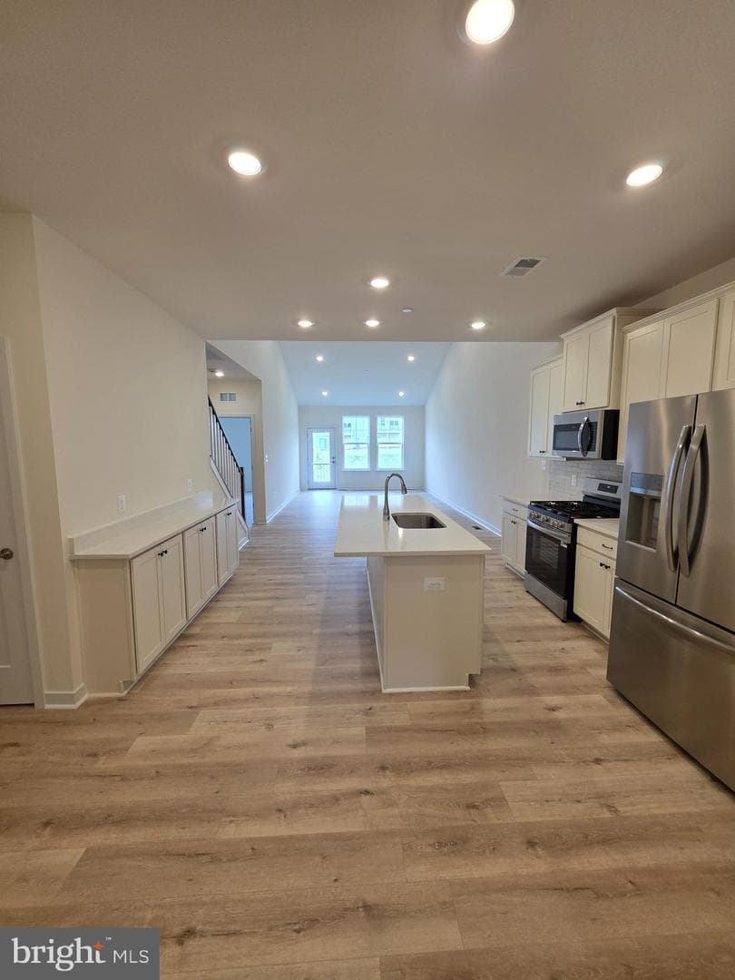 #142-3636 Dexter Court photo 38