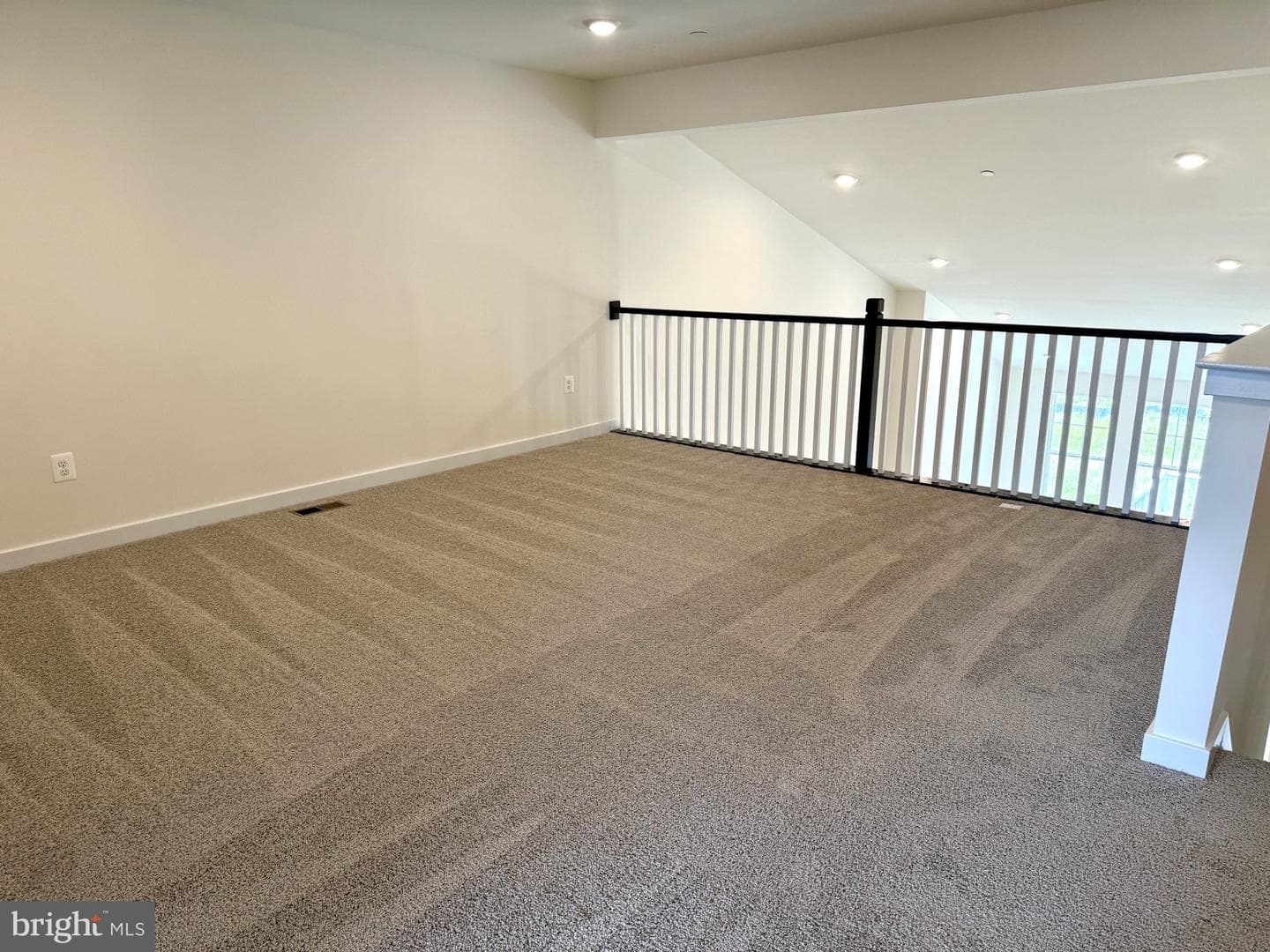 #142-3636 Dexter Court photo 48