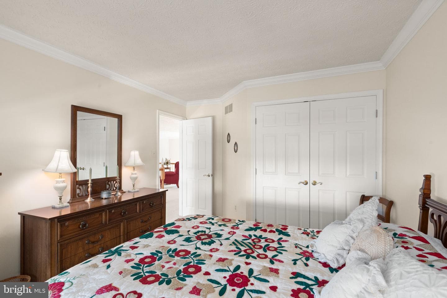 612 Loring Avenue photo 35