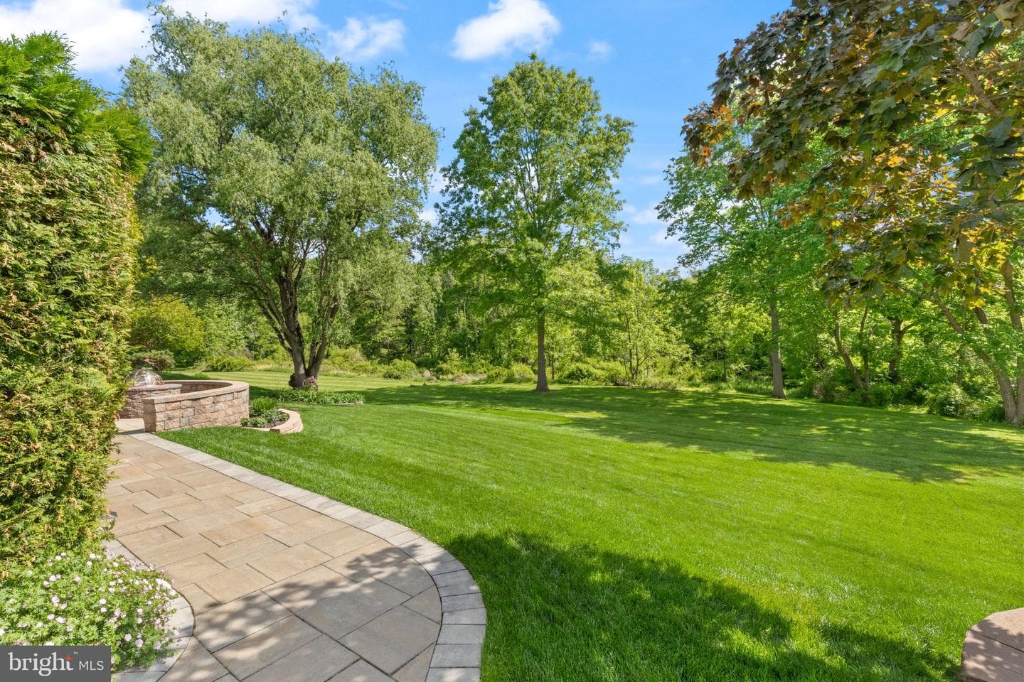 612 Loring Avenue photo 44