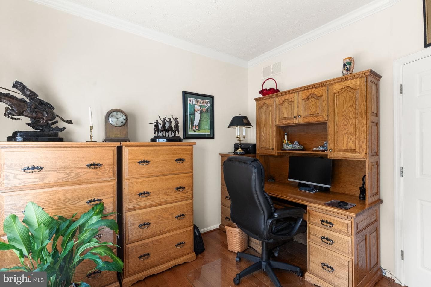 612 Loring Avenue photo 9