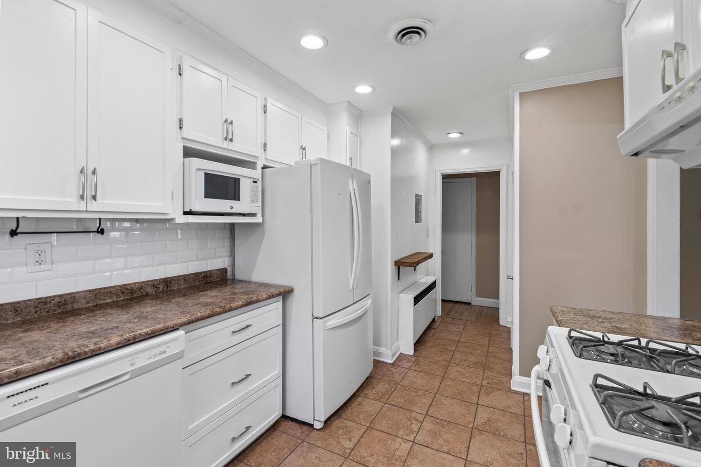 229 S Rogers Street photo 16