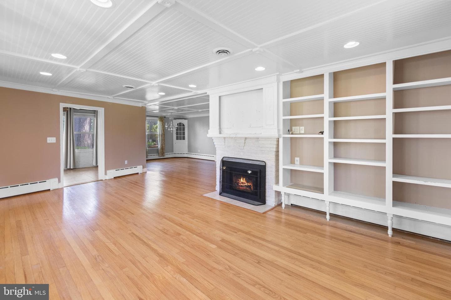 229 S Rogers Street photo 8