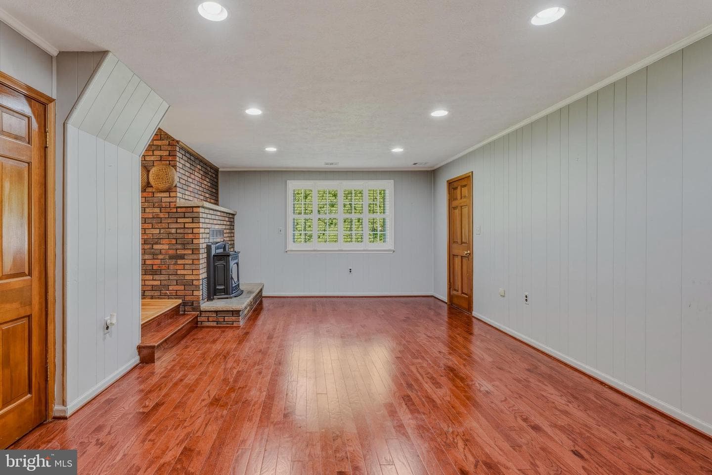 2504 Burgundy Drive photo 24
