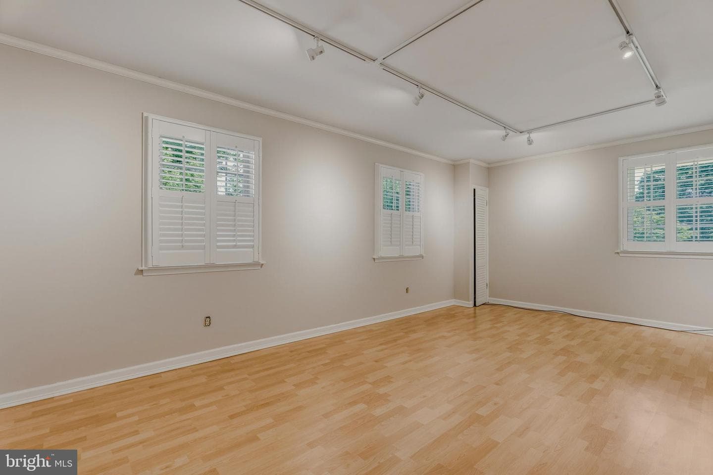 2504 Burgundy Drive photo 29