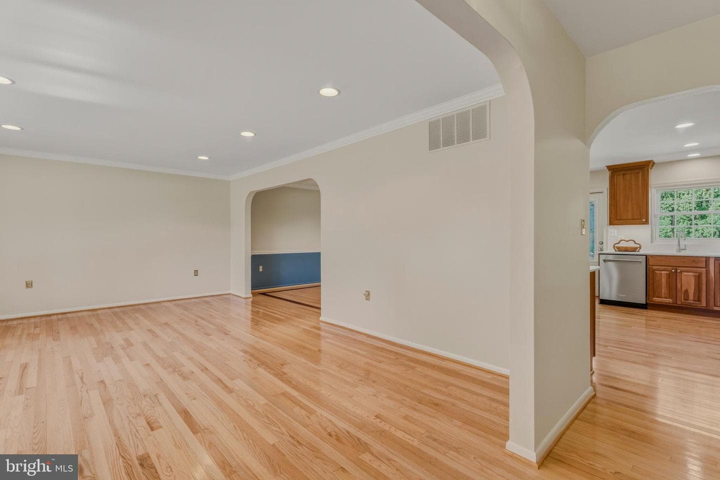 2504 Burgundy Drive photo 8