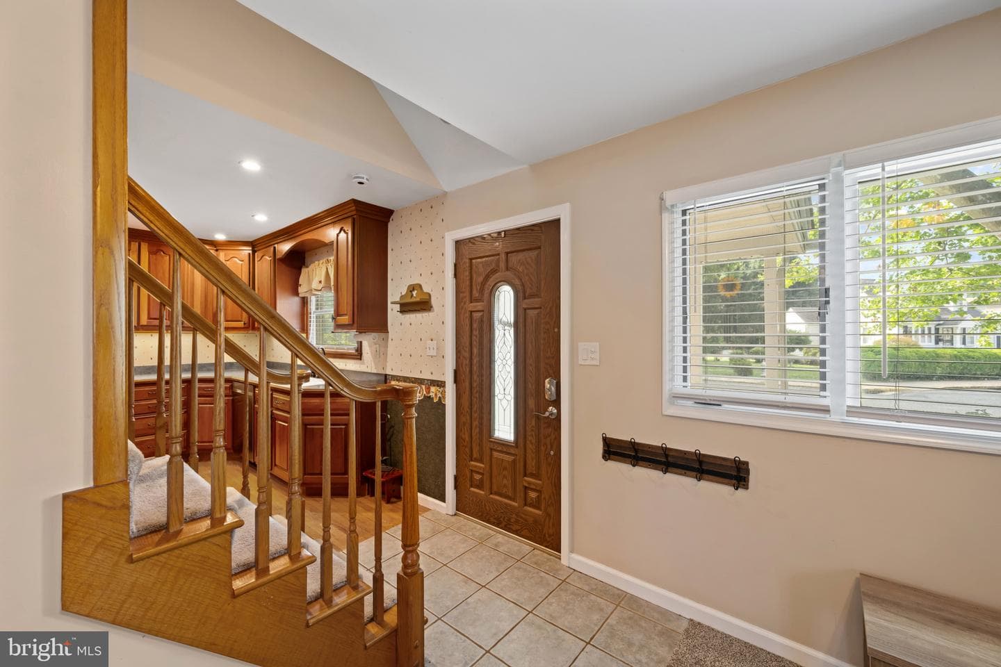 817 Giles Street photo 11