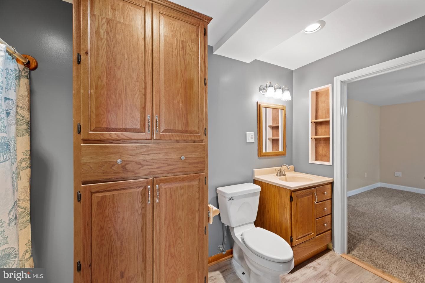 817 Giles Street photo 14